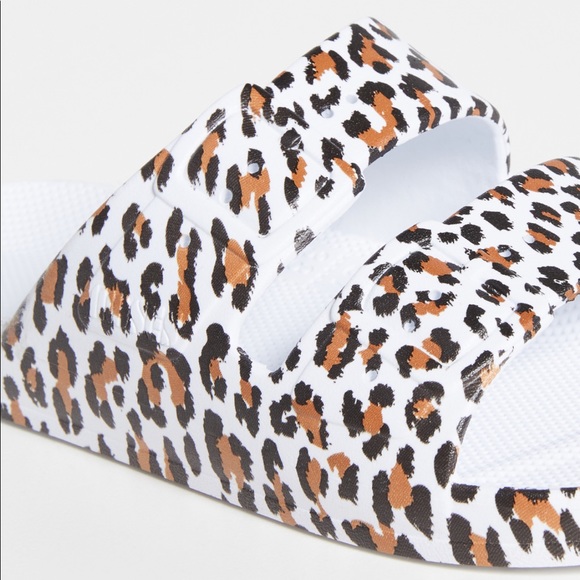 Freedom Moses Two Band Slipper Slides Sandals Shoe Leopard - Picture 5 of 5